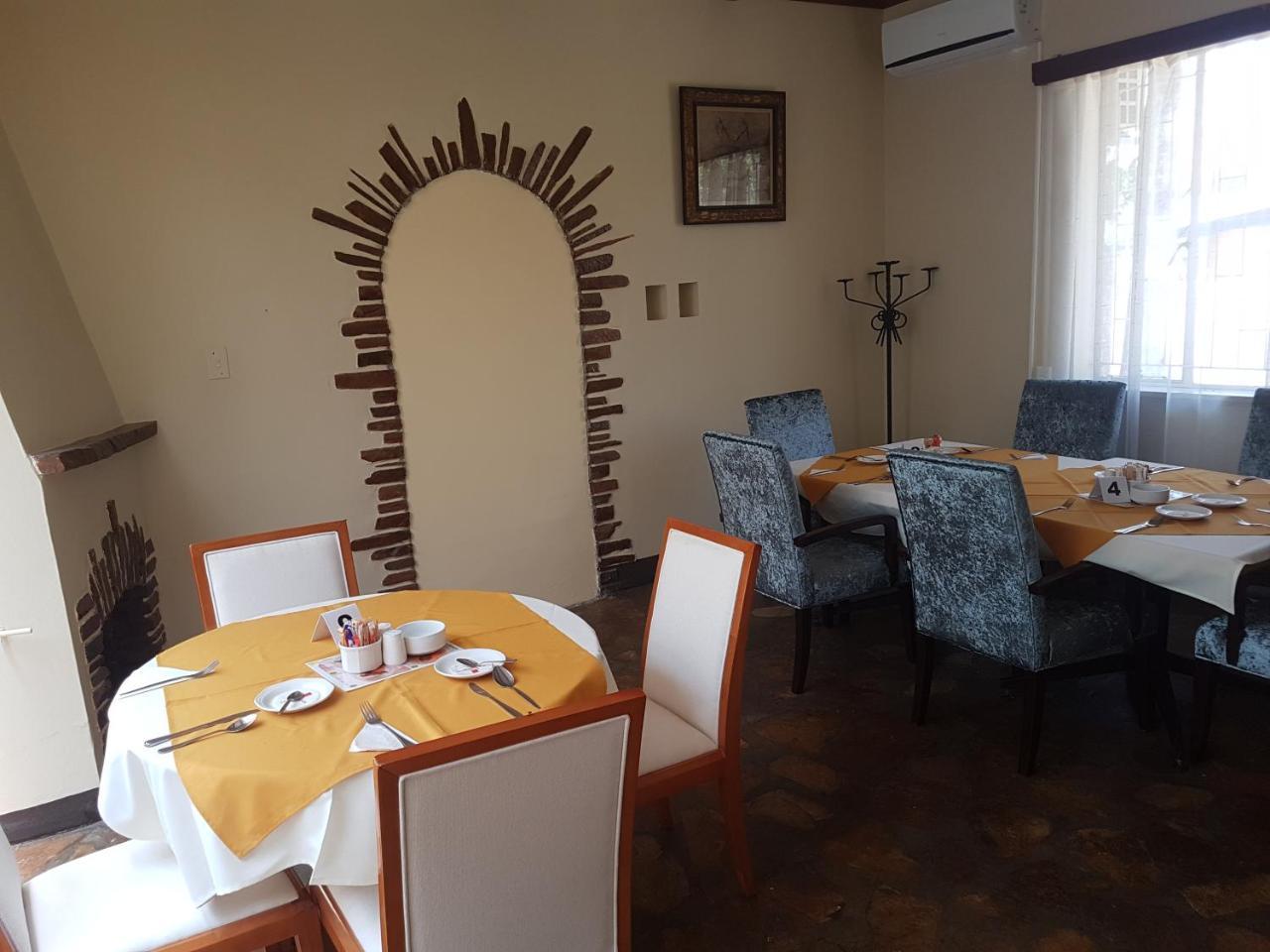 Hotel Pension Steiner Windhoek Ngoại thất bức ảnh