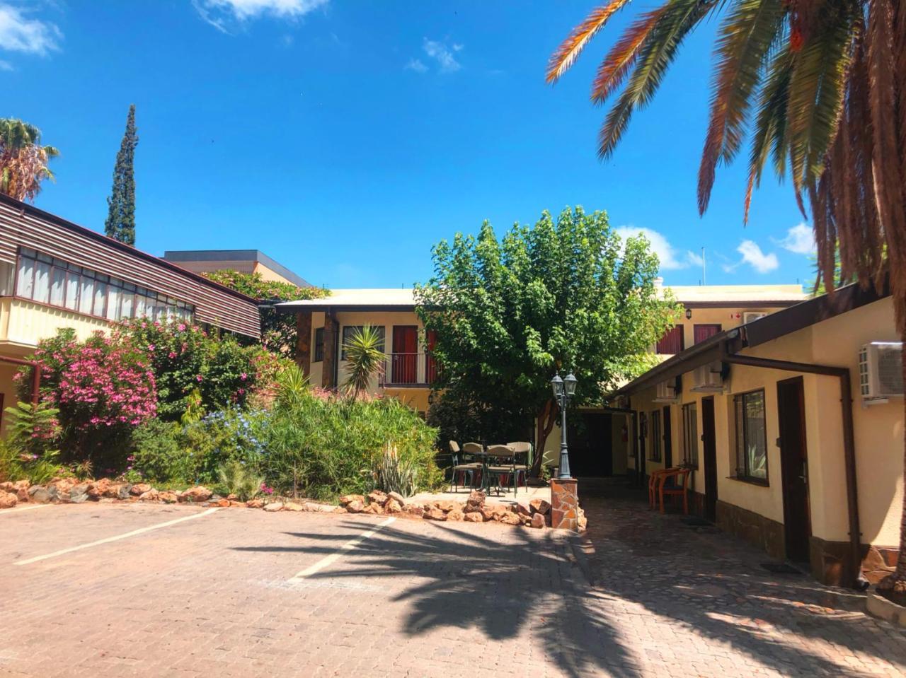 Hotel Pension Steiner Windhoek Ngoại thất bức ảnh