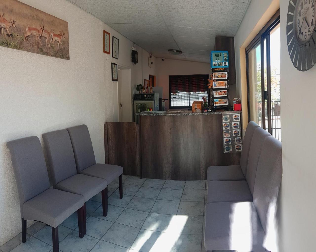 Hotel Pension Steiner Windhoek Ngoại thất bức ảnh