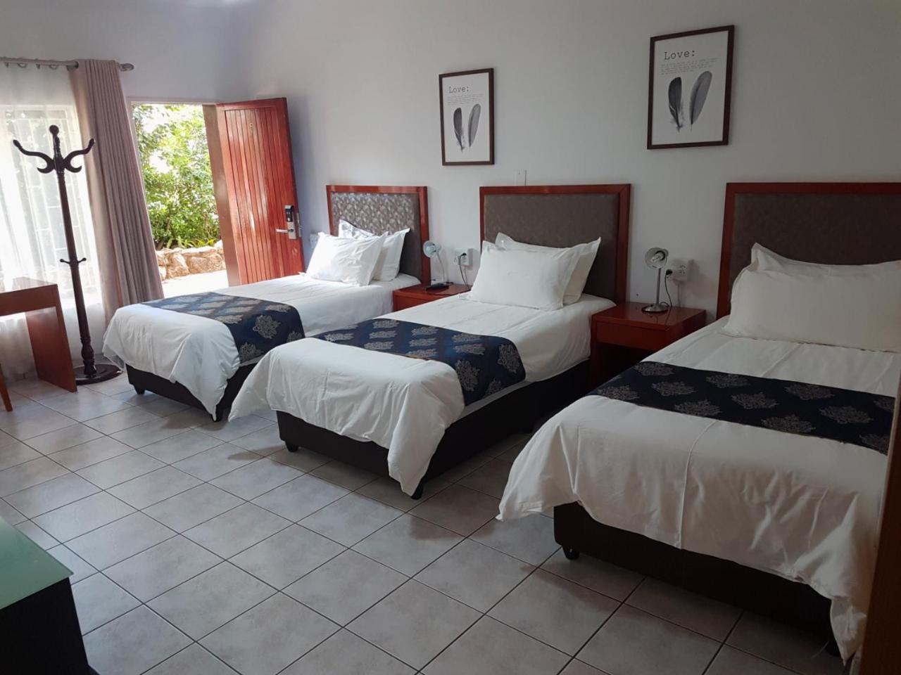 Hotel Pension Steiner Windhoek Ngoại thất bức ảnh