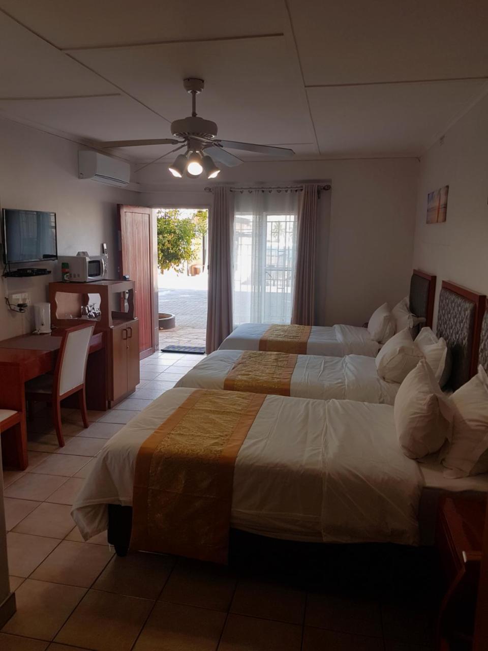 Hotel Pension Steiner Windhoek Ngoại thất bức ảnh