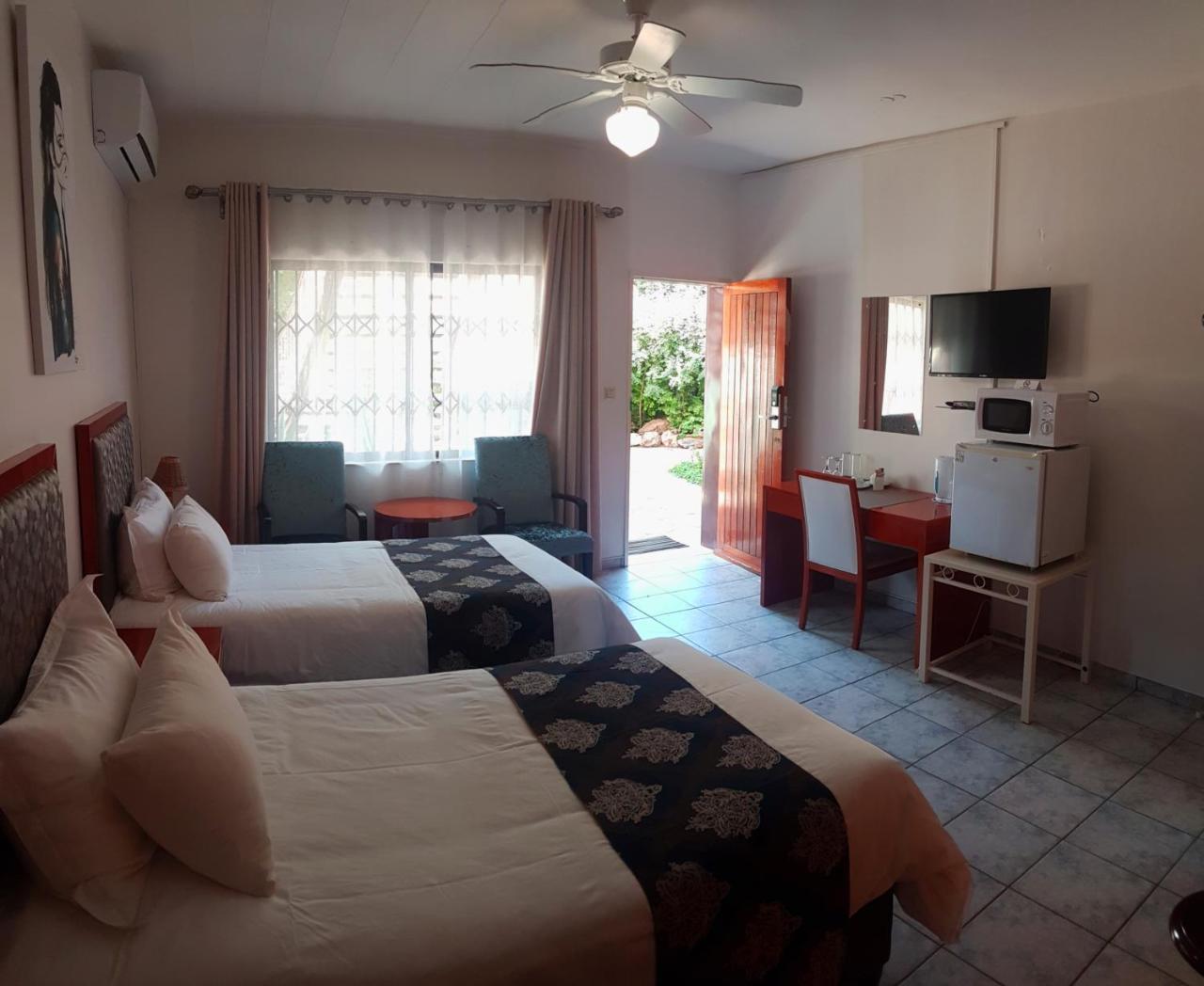 Hotel Pension Steiner Windhoek Ngoại thất bức ảnh