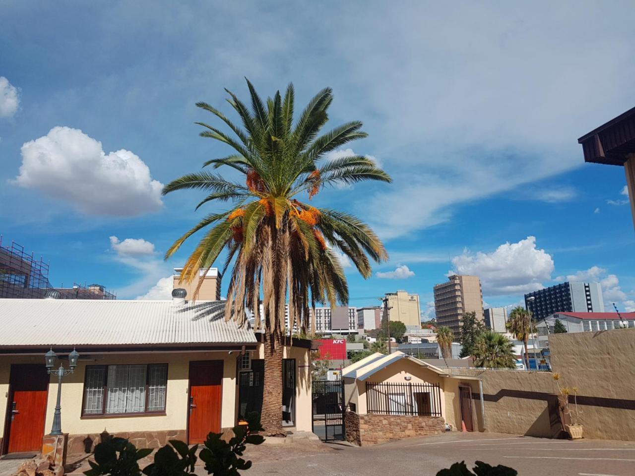 Hotel Pension Steiner Windhoek Ngoại thất bức ảnh