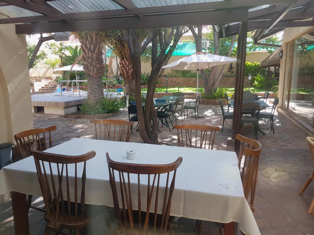 Hotel Pension Steiner Windhoek Ngoại thất bức ảnh