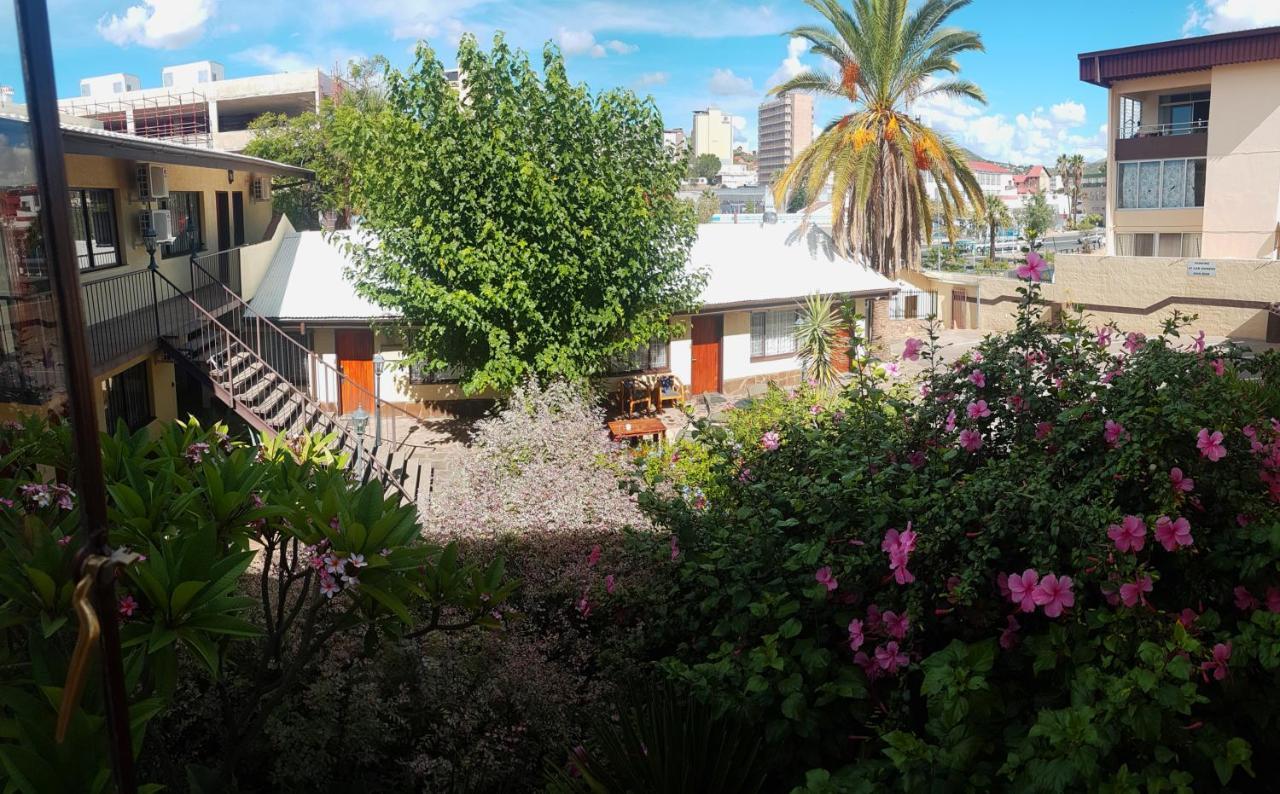 Hotel Pension Steiner Windhoek Ngoại thất bức ảnh