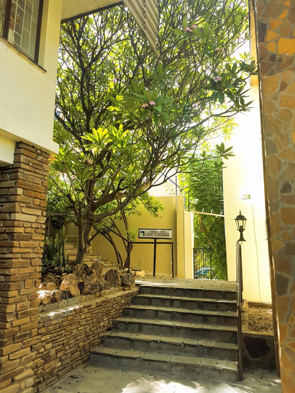 Hotel Pension Steiner Windhoek Ngoại thất bức ảnh