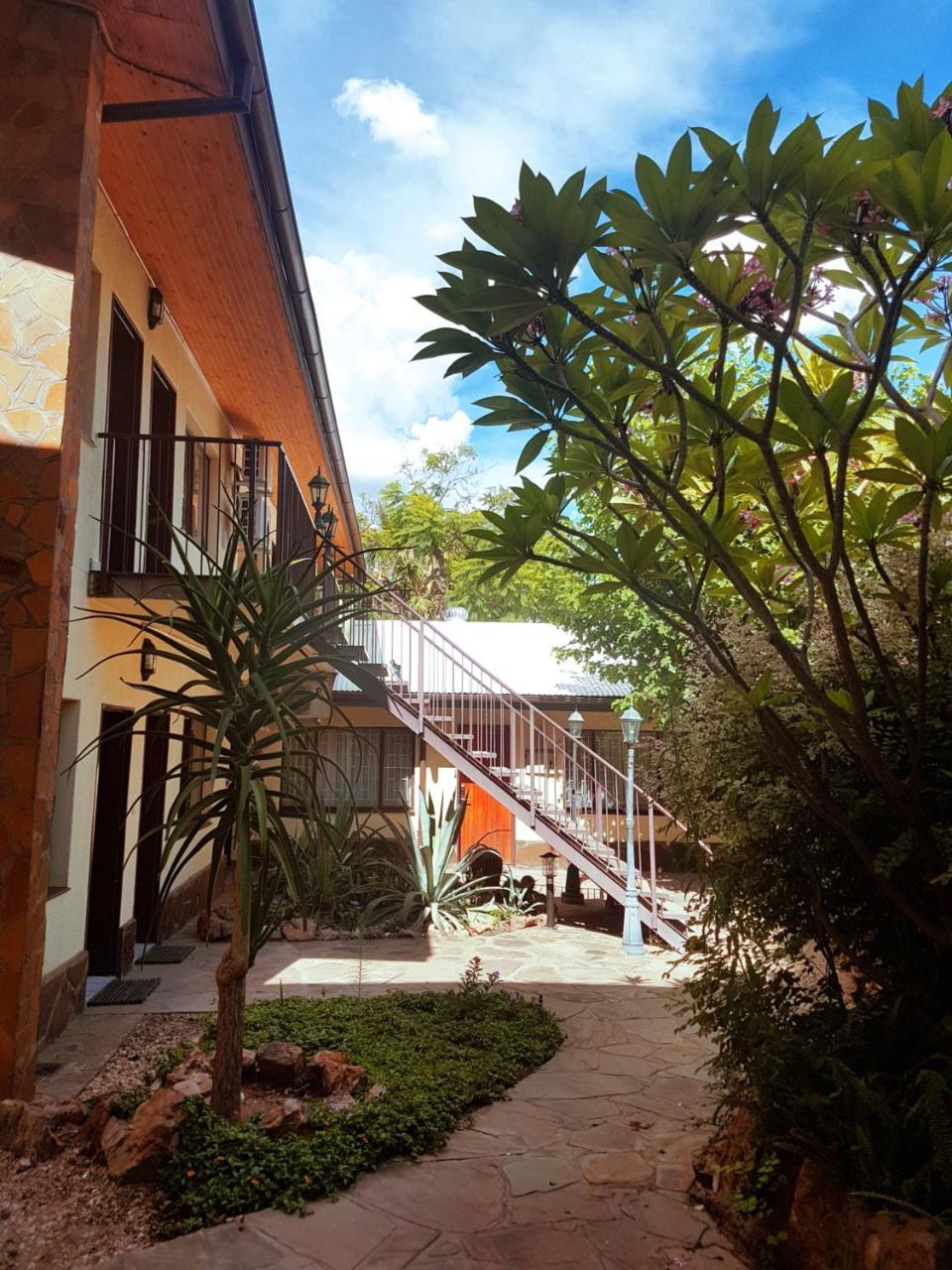 Hotel Pension Steiner Windhoek Ngoại thất bức ảnh