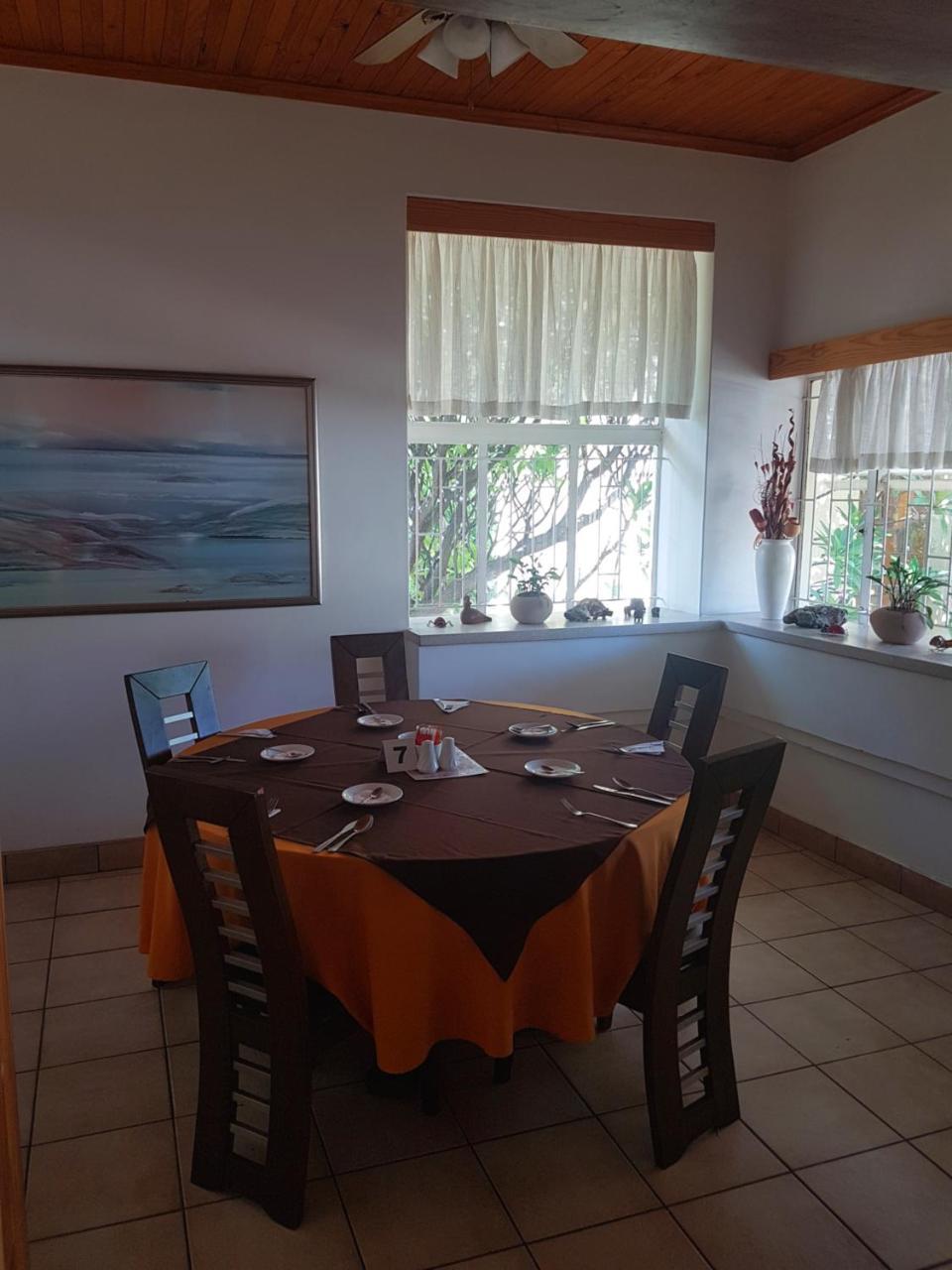 Hotel Pension Steiner Windhoek Ngoại thất bức ảnh